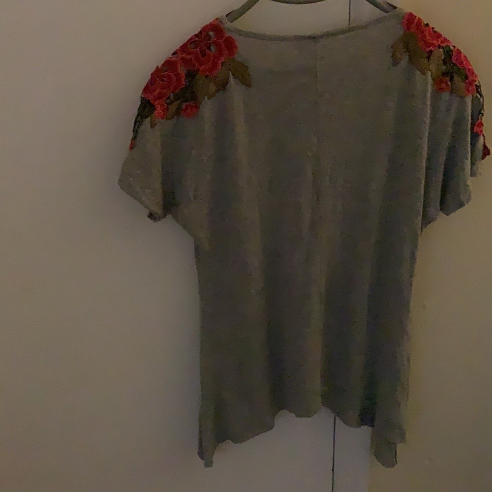 Blouse - Picture 2 of 3